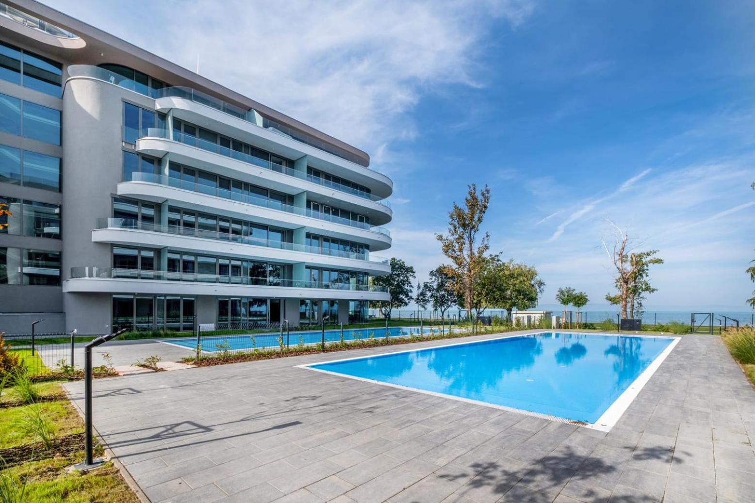 Myflat Wave Luxury 44 Suite Siofok Bagian luar foto