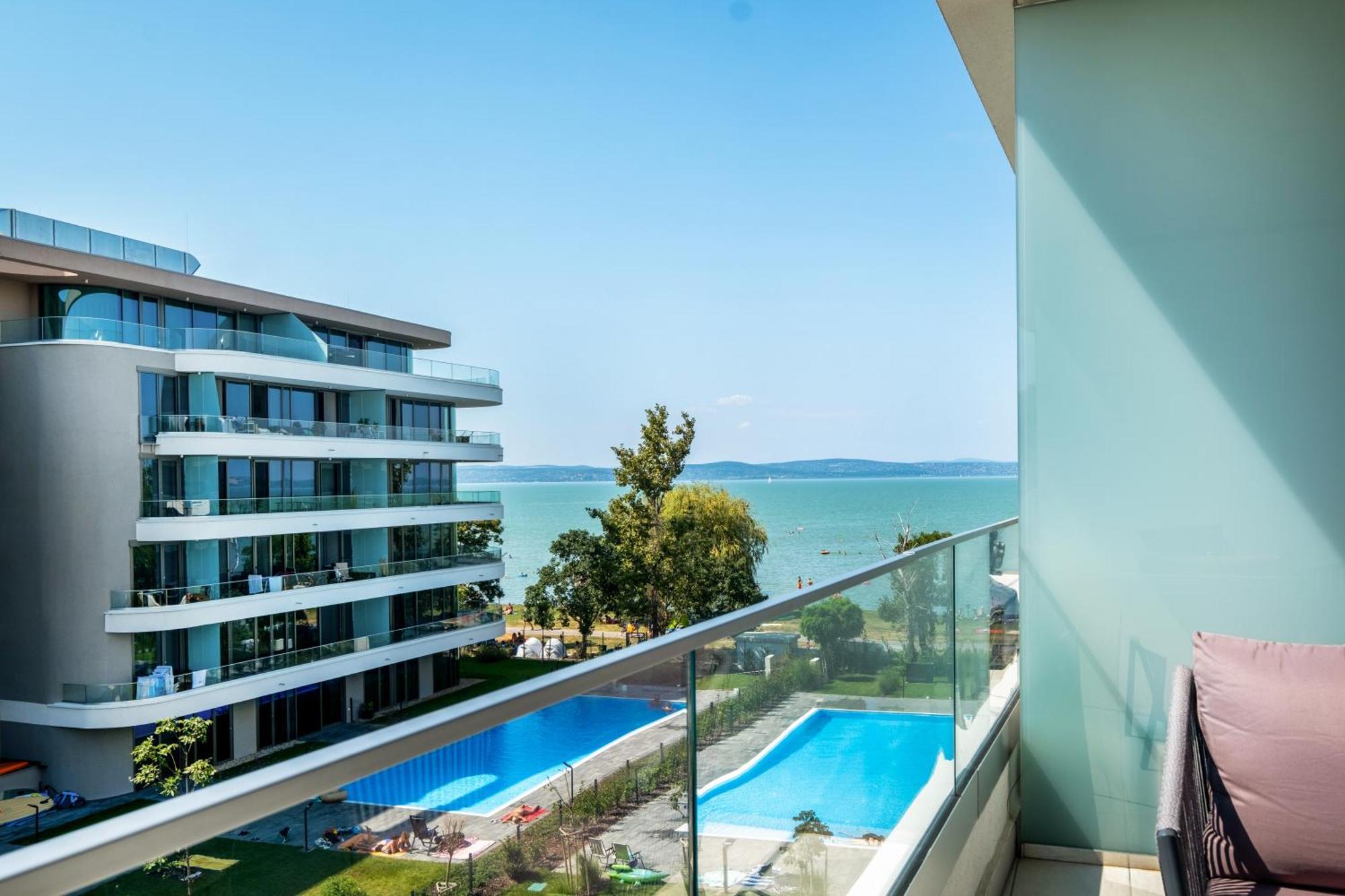 Myflat Wave Luxury 44 Suite Siofok Bagian luar foto