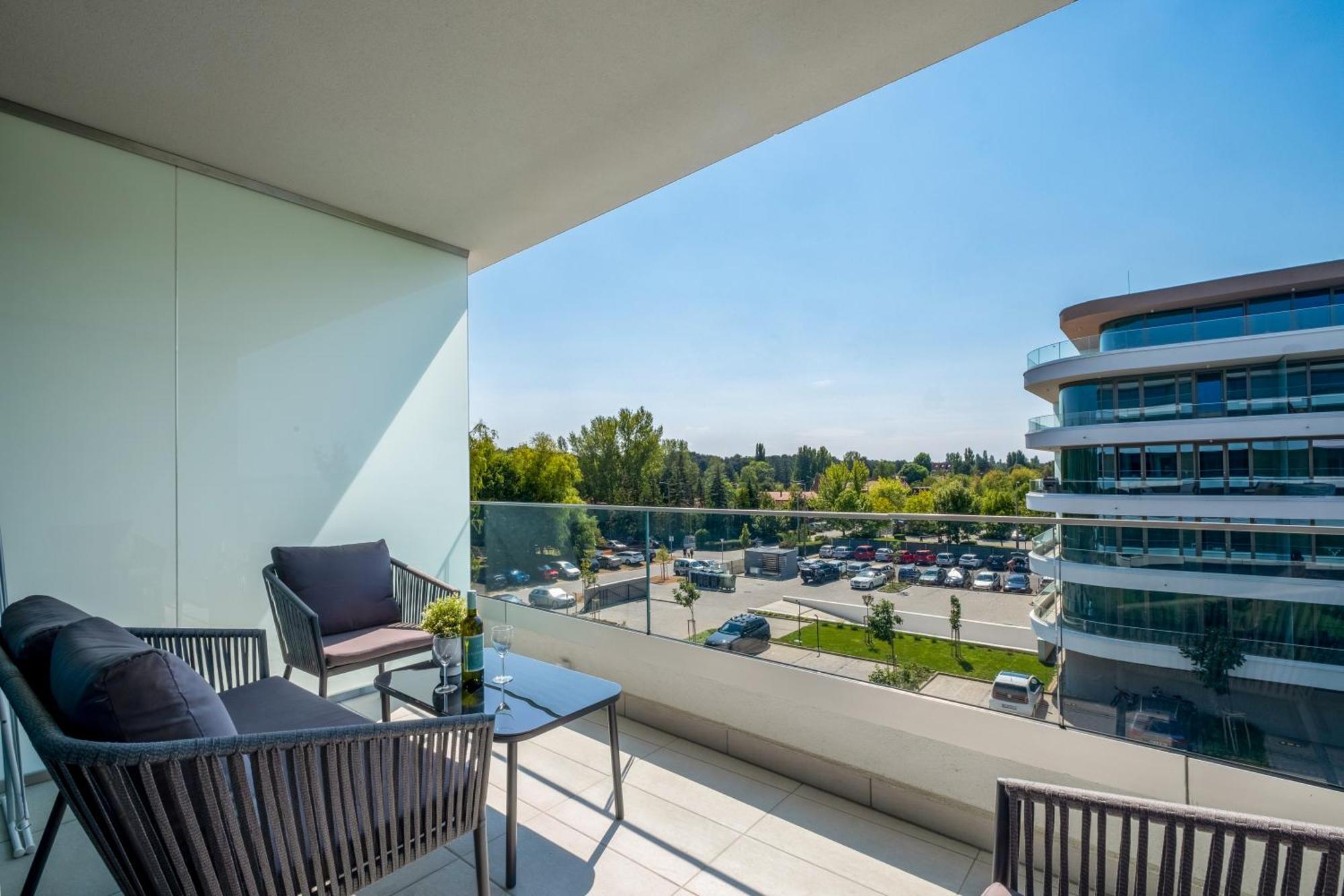 Myflat Wave Luxury 44 Suite Siofok Bagian luar foto
