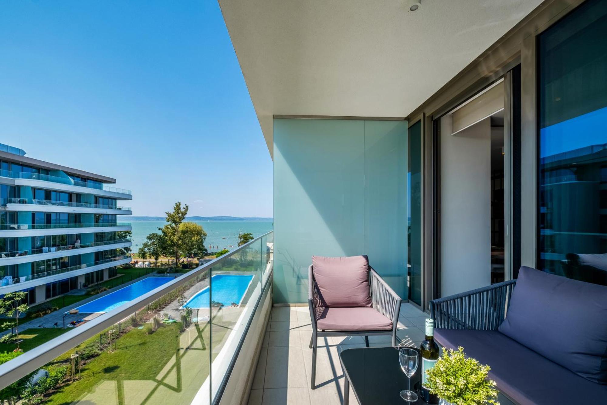 Myflat Wave Luxury 44 Suite Siofok Bagian luar foto